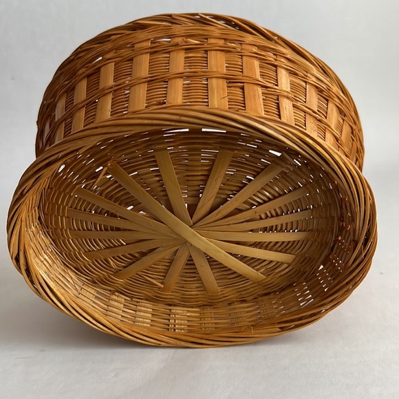 Vintage Rabbit Wicker Basket - Picture 8 of 10